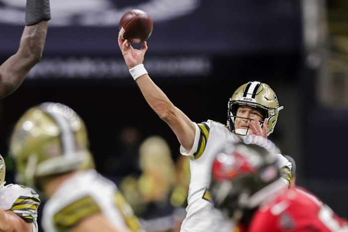 New Orleans Saints quarterback Trevor Siemian (15)